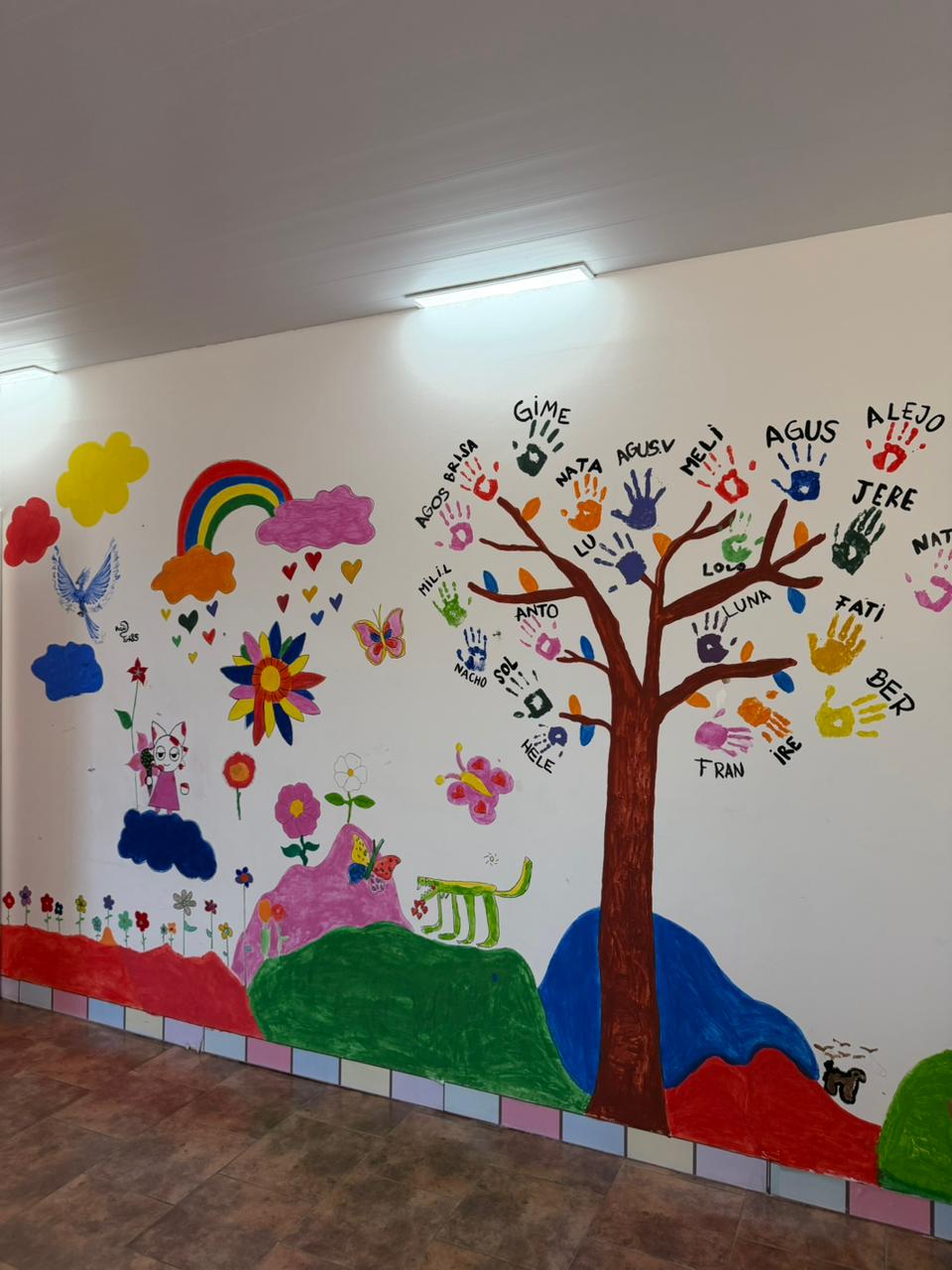 Mural del árbol de la vida en la sede