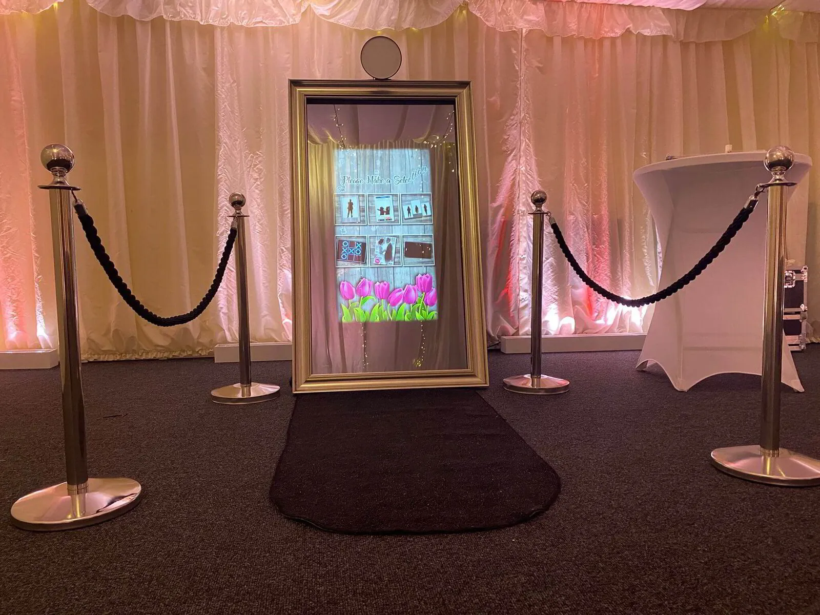 magic mirror wedding - strike a pose photo booth
