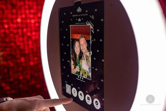 social photo booth - exclusive photo booths