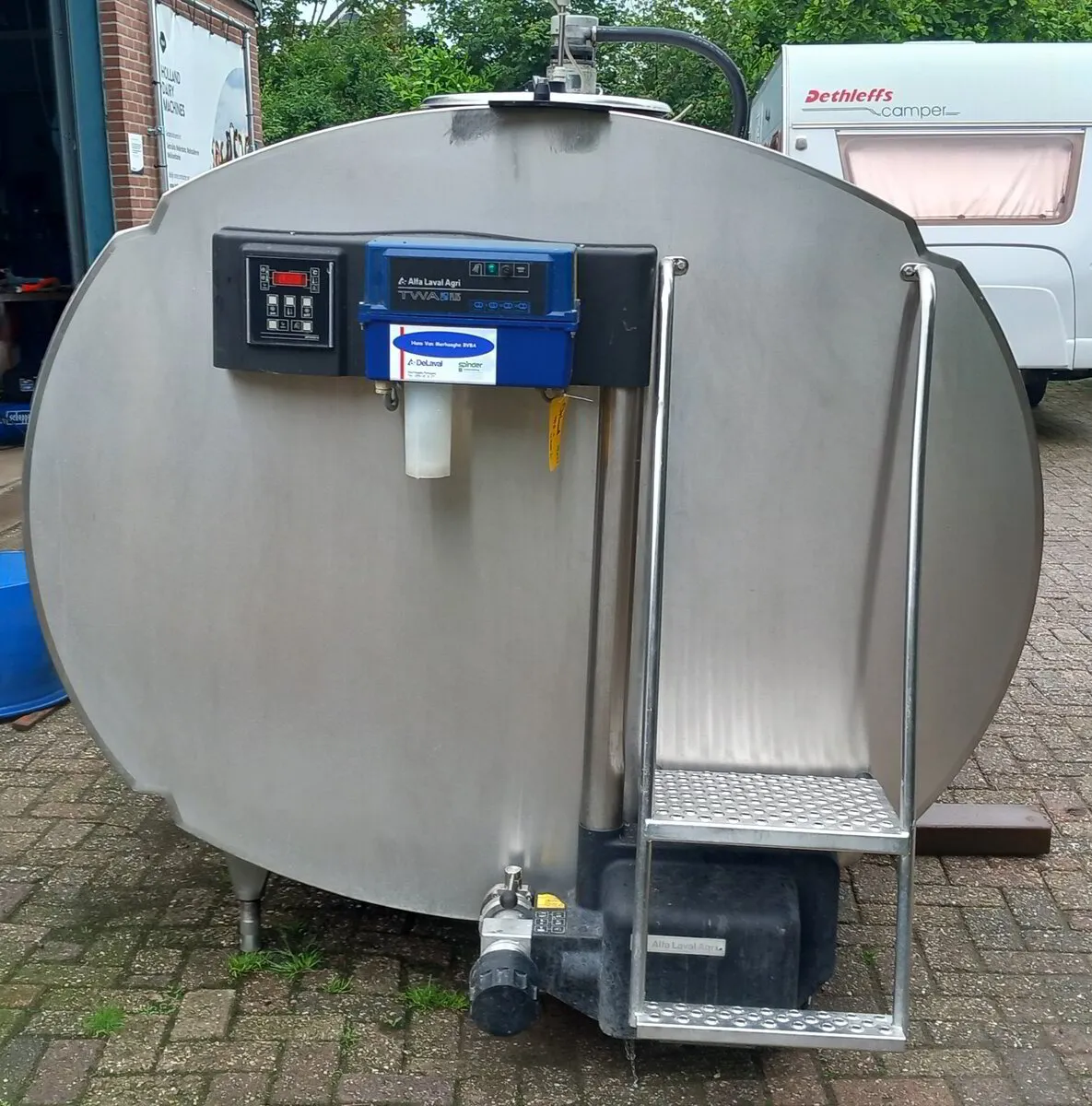 DeLaval MG+ 4500 liter milk cooling tank