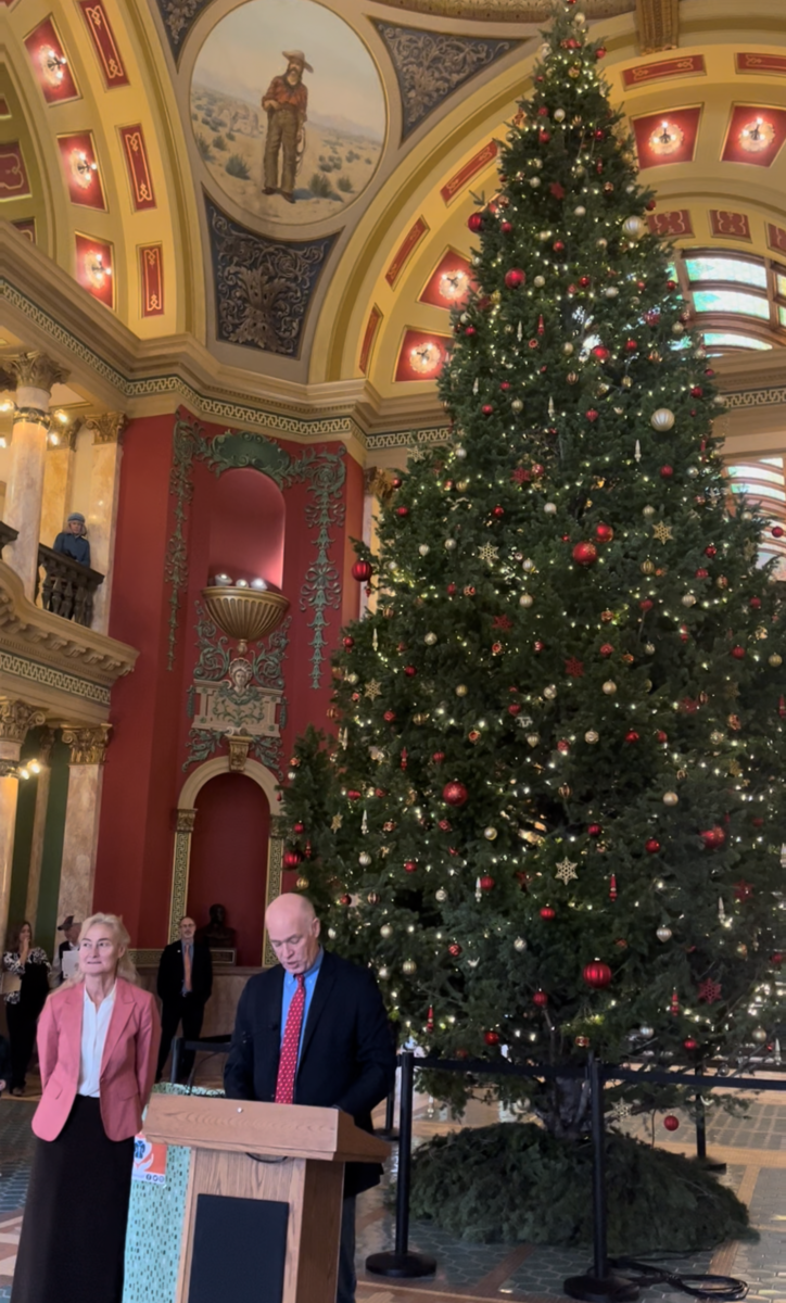 Governor and First Lady Light Capitol Christmas Tree - Vimarsana News
