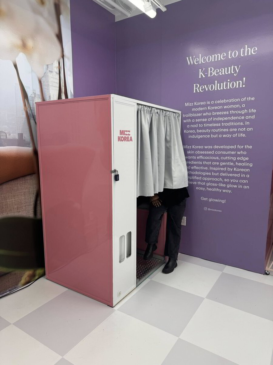 Vintage Enclosed Photo Booth Rental | Lucky Shots | Vintage Photo