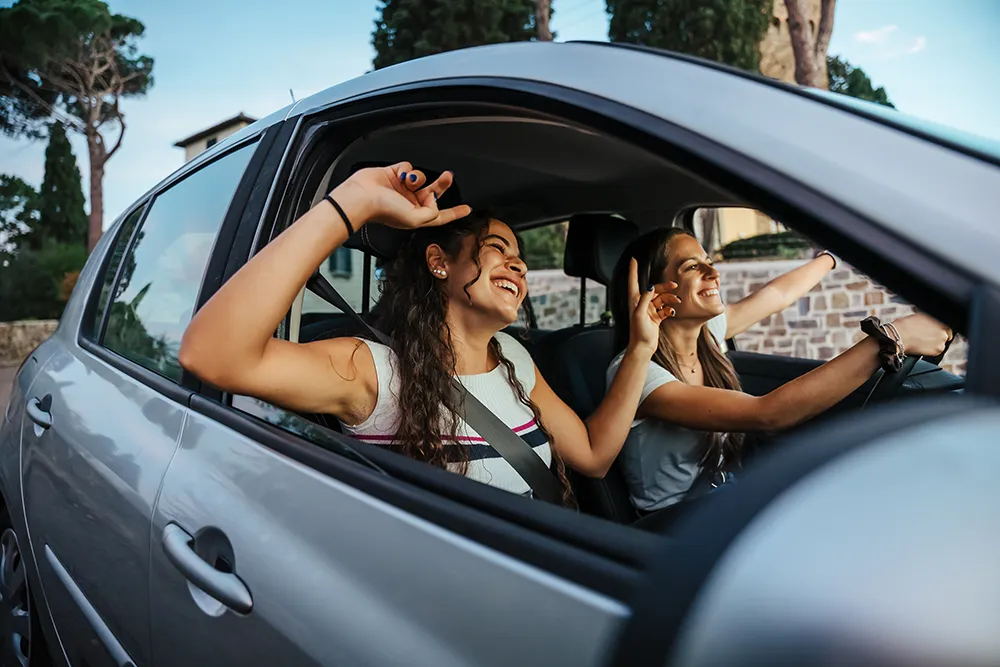 HAPPY PEOPLE IN A CLEAN CAR - 7 FLAGS CAR WASH