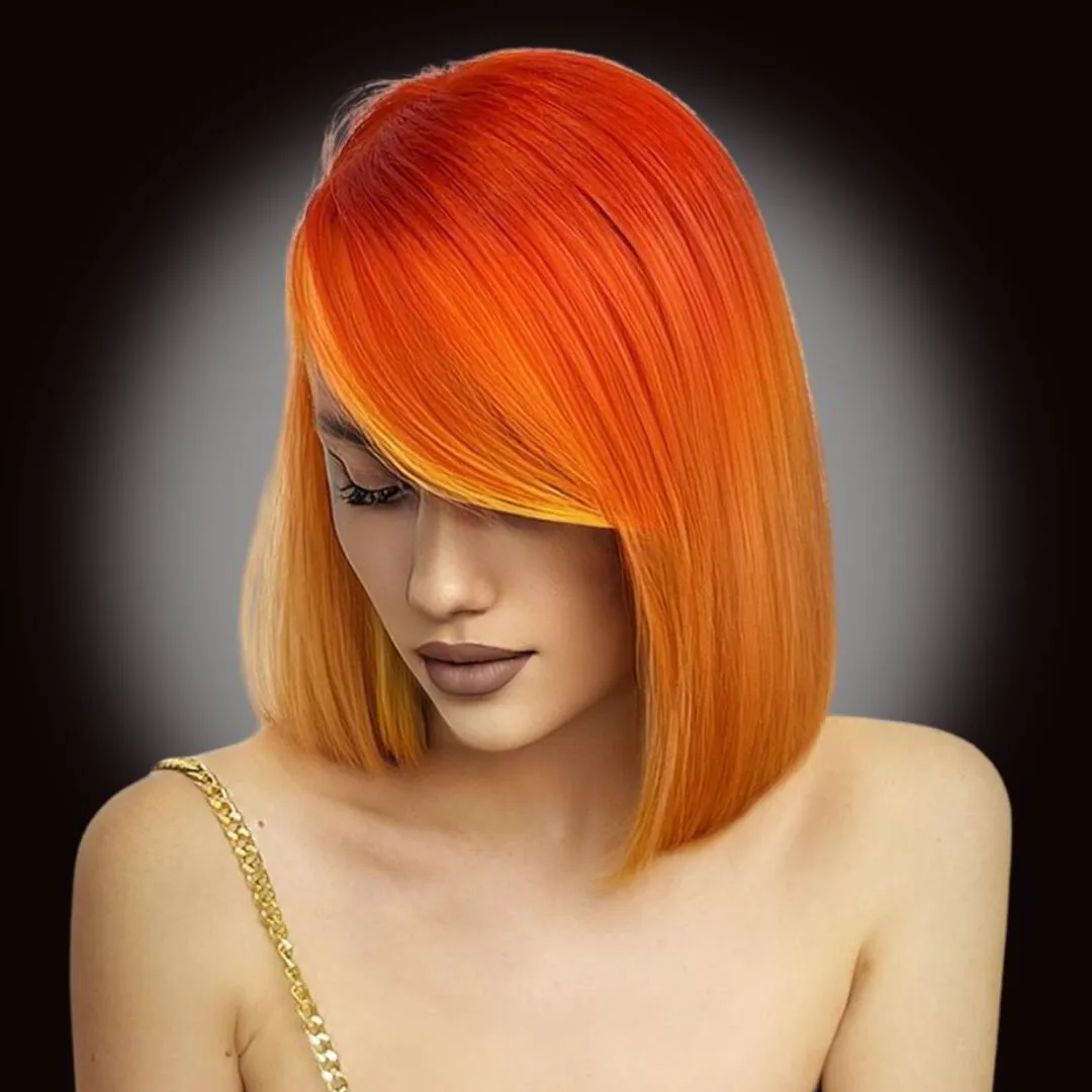Mujer con cabello de color naranja