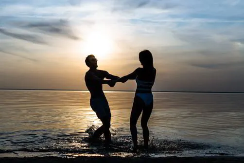 romatischer Urlaub als Paar am See