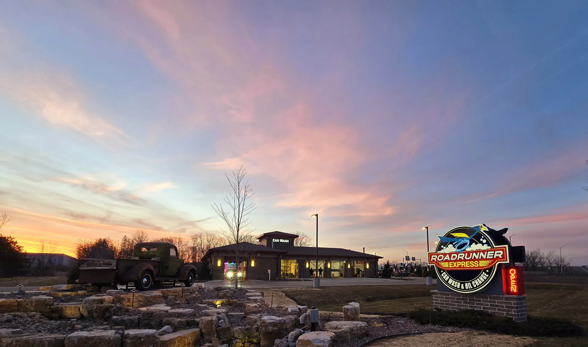 Roadrunner Express Car Wash & Oil Change New Berlin