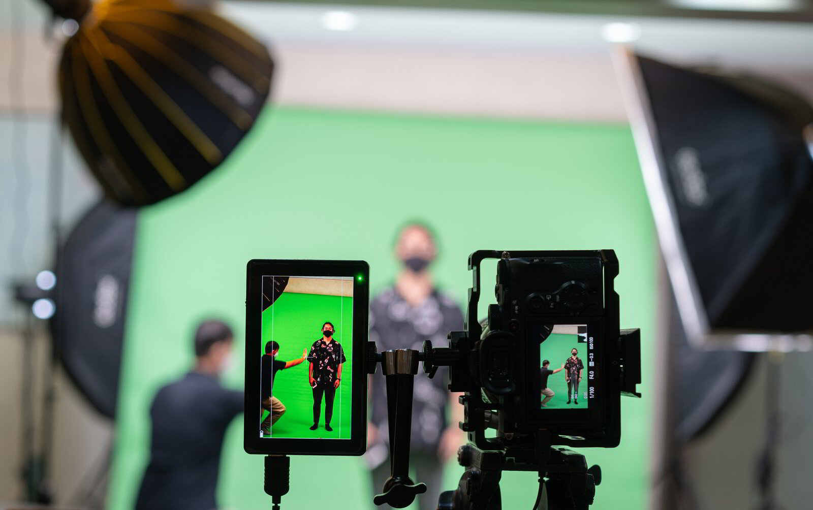 how to turn a green screen into a background
