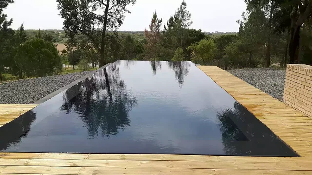 Perle Noire Black Swimming Pool