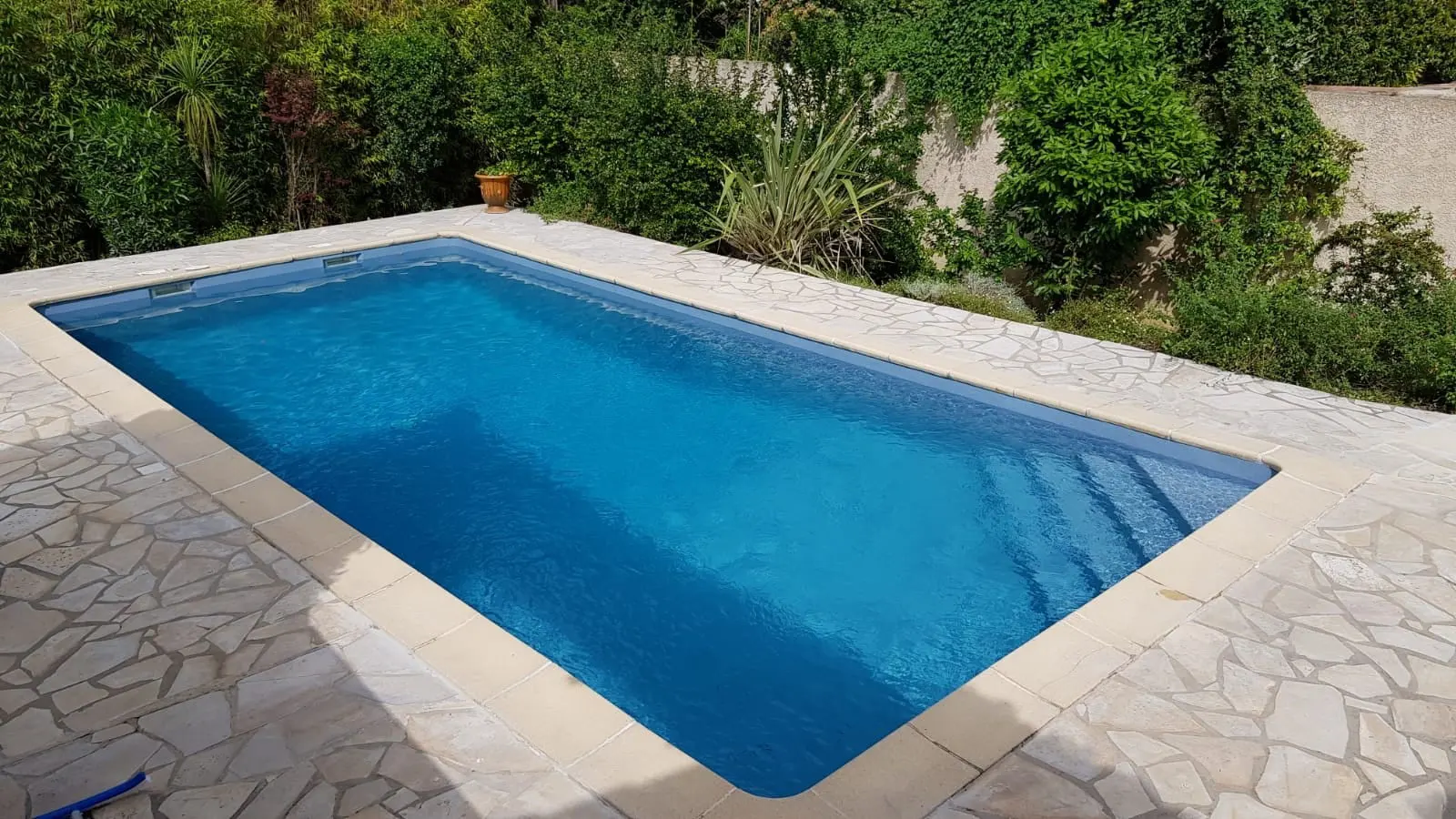 Blue Lagoon Concrete w polyester Aquazur Saint Jean de Vedas France Pool