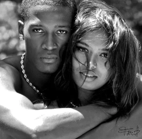 photo de couple noir et blanc 