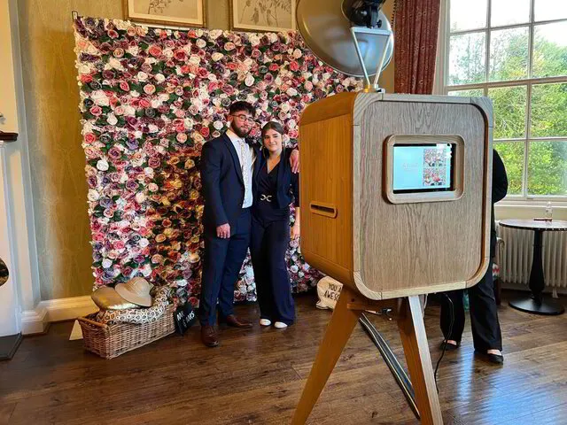 screen animation - photo booth hire - deluxe booths