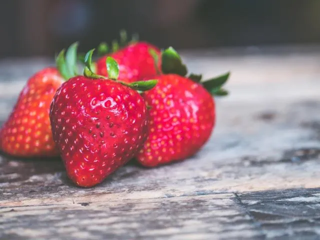 Photo by Jessica Lewis from Pexels https://www.pexels.com/photo/berry-delicious-food-fruit-583840/