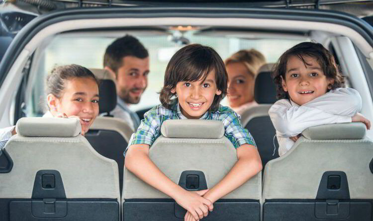 Normas para llevar a los niños en el coche: ¿qué silla de auto