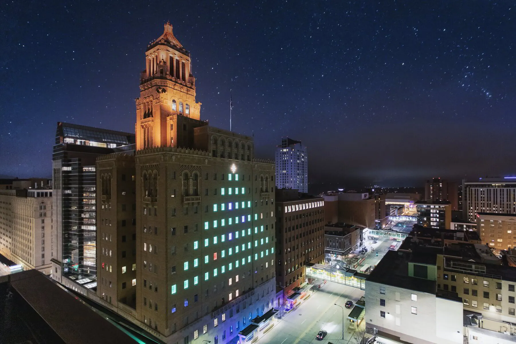 Rochester, MN - Christmas Lights Plummer Building (Starry Night-H)