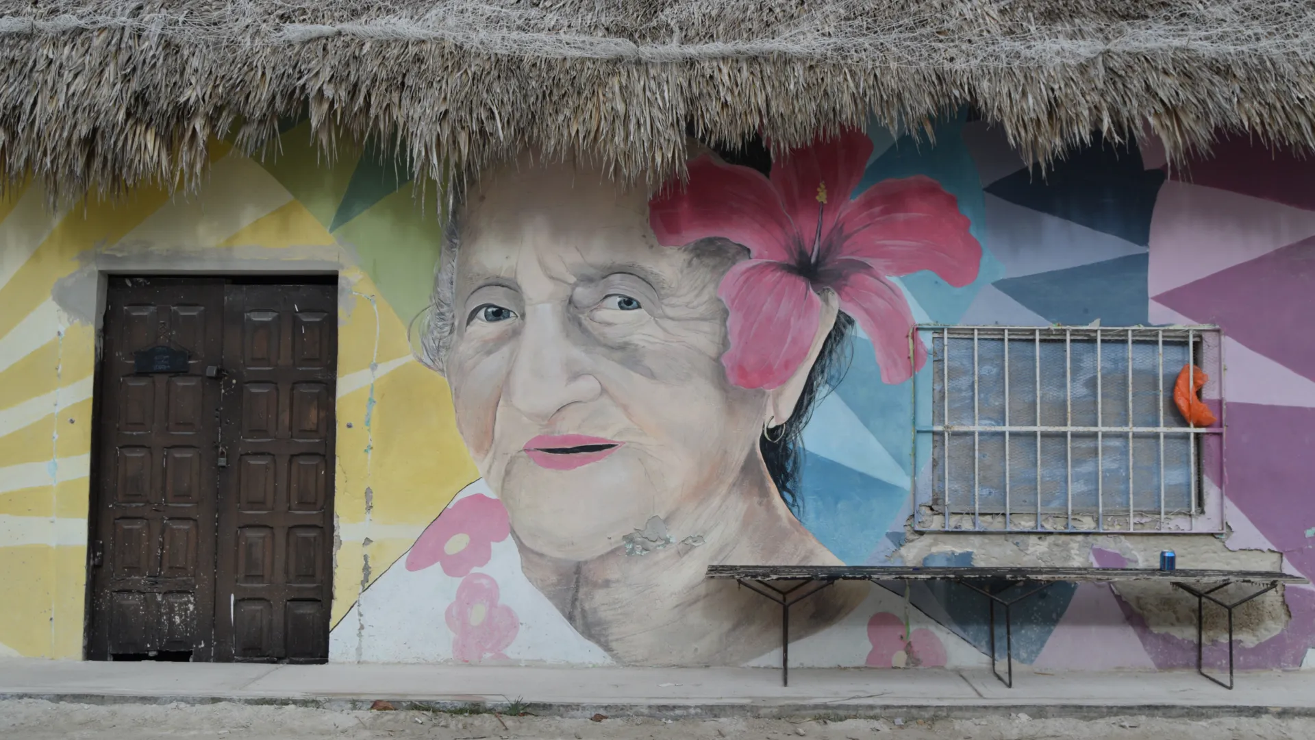 street art en las calles del pueblo de isla mujeres