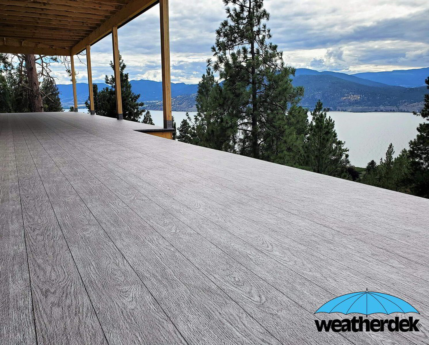 DuxxBak Decking and Frameless / Postless Glass Railings