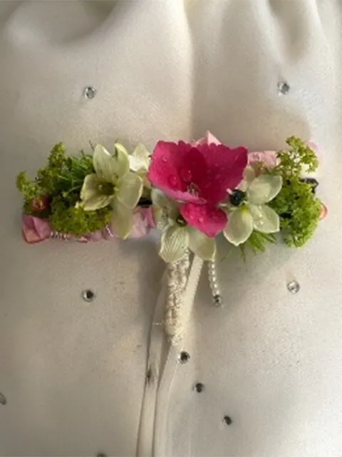 Blumenschmuck für die Braut