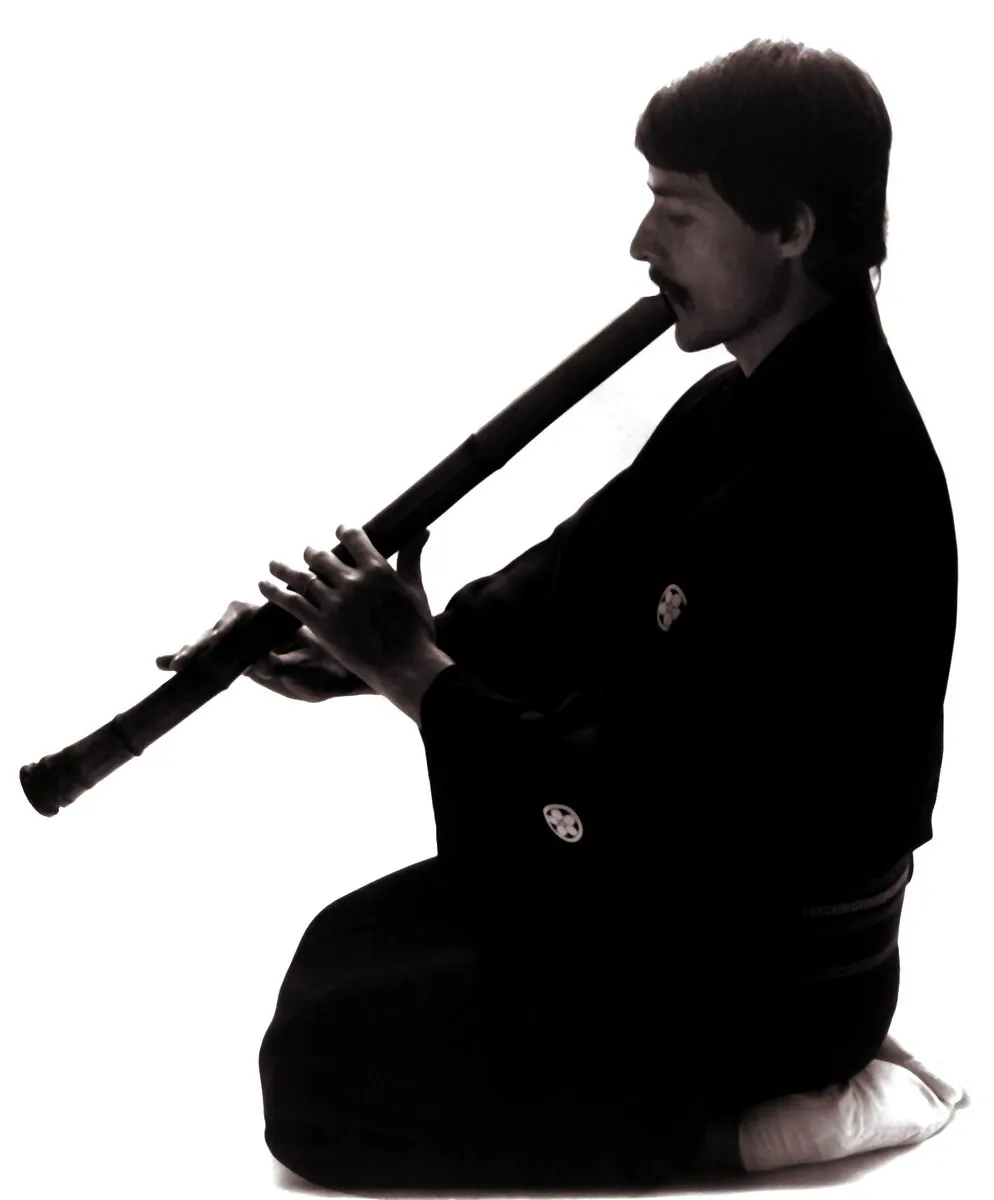 How many octaves should a good shakuhachi be able to play?