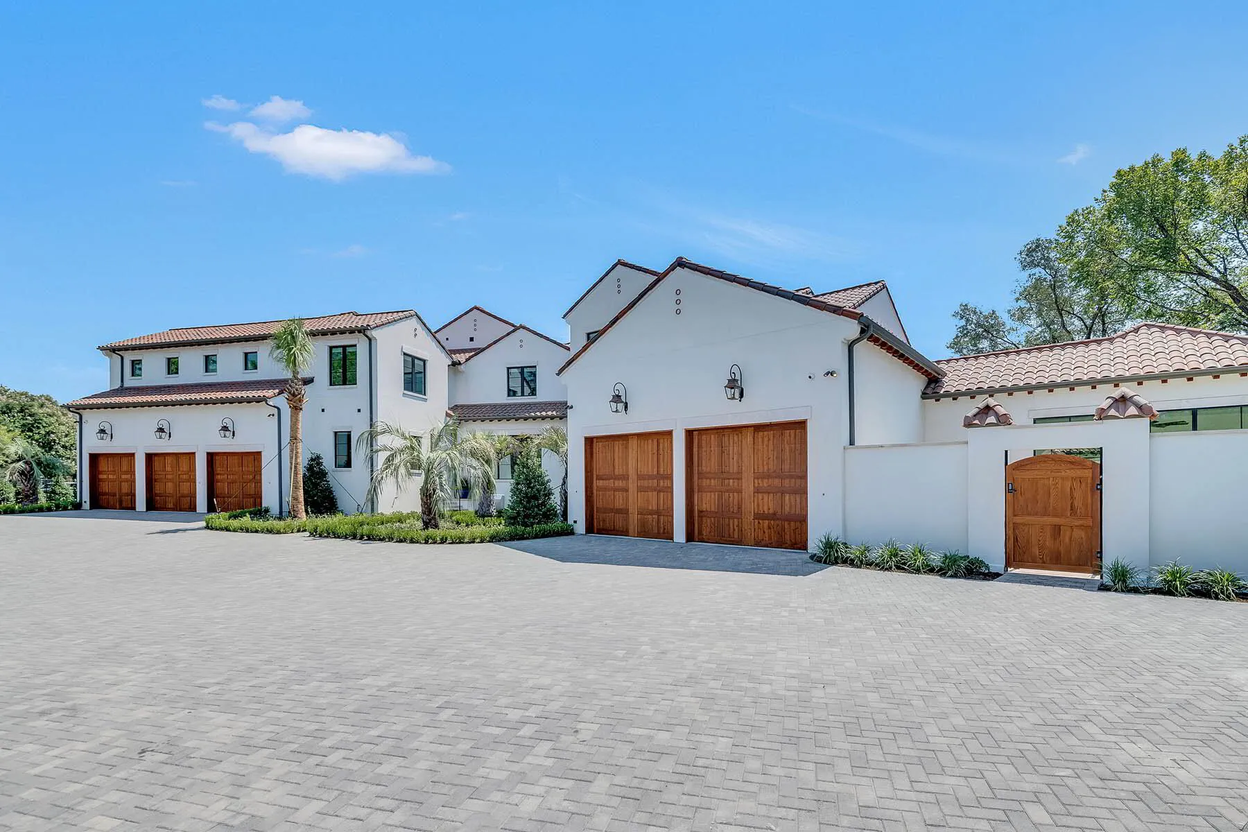 Garages for 2025 - Trends and Designs for New Luxury Homes