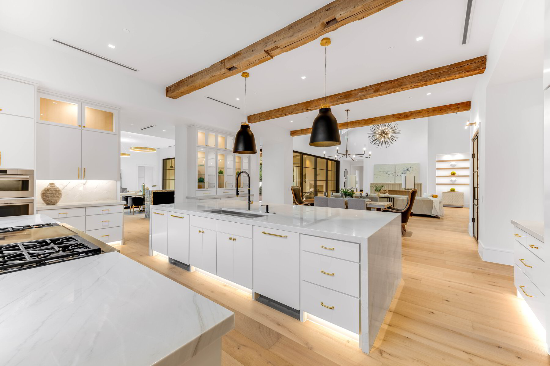 Island Life: Elevate Your Kitchen Island with these Luxurious Features