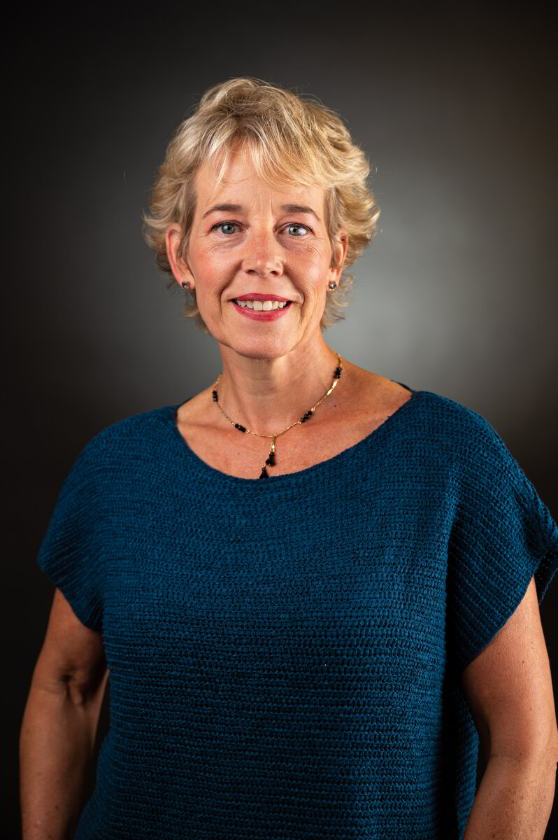 Paula-30 headshot