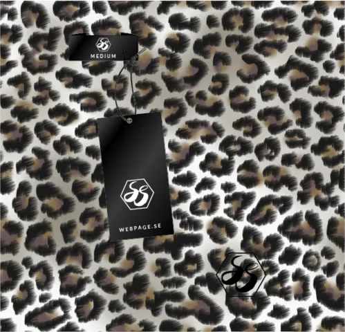 Alloverprint som ser ut som leopard, med hang tag i svart med logga på.