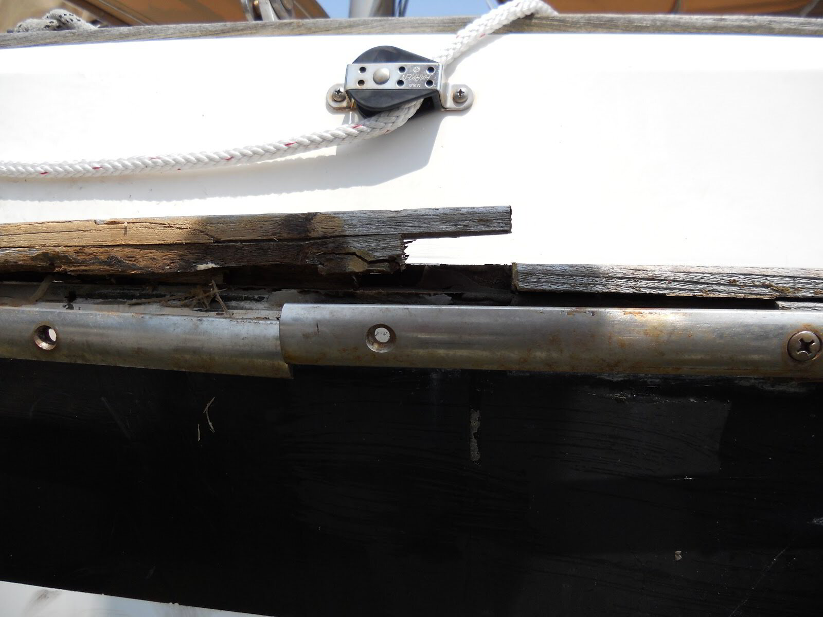 Love Your Boat? Then Get a Rub Rail Repair or Replacement Fiber glass