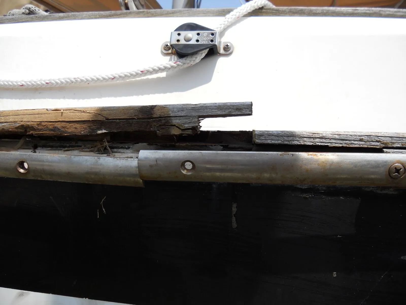 Love Your Boat? Then Get a Rub Rail Repair or Replacement | Fiber glass