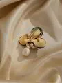Луксозна брошка MALI PEARL с естествени култивирани перли и естествен седеф