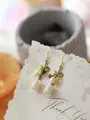 Нежни обеци MATILDA с цветенца и изкуствена перла