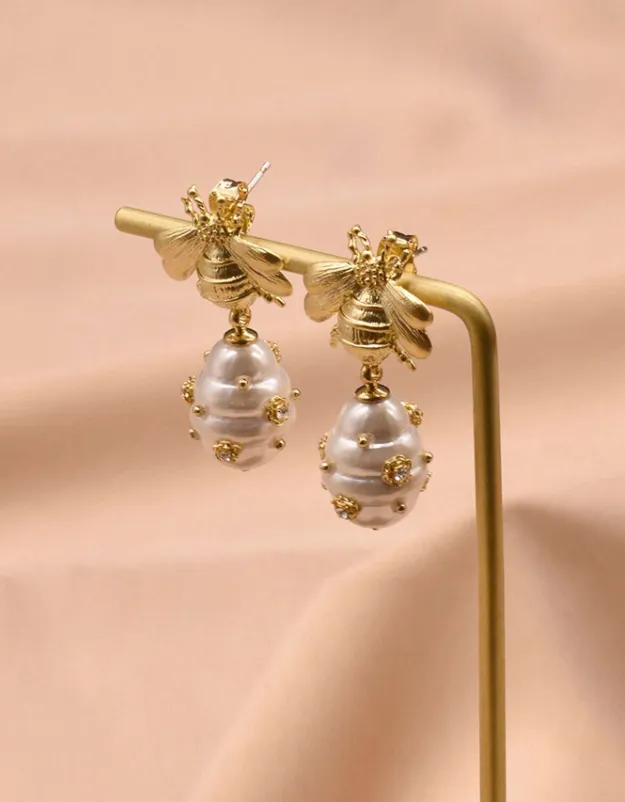 Луксозни обеци с култивирани перли и цирконии QUEEN OF PEARLS с пчела 