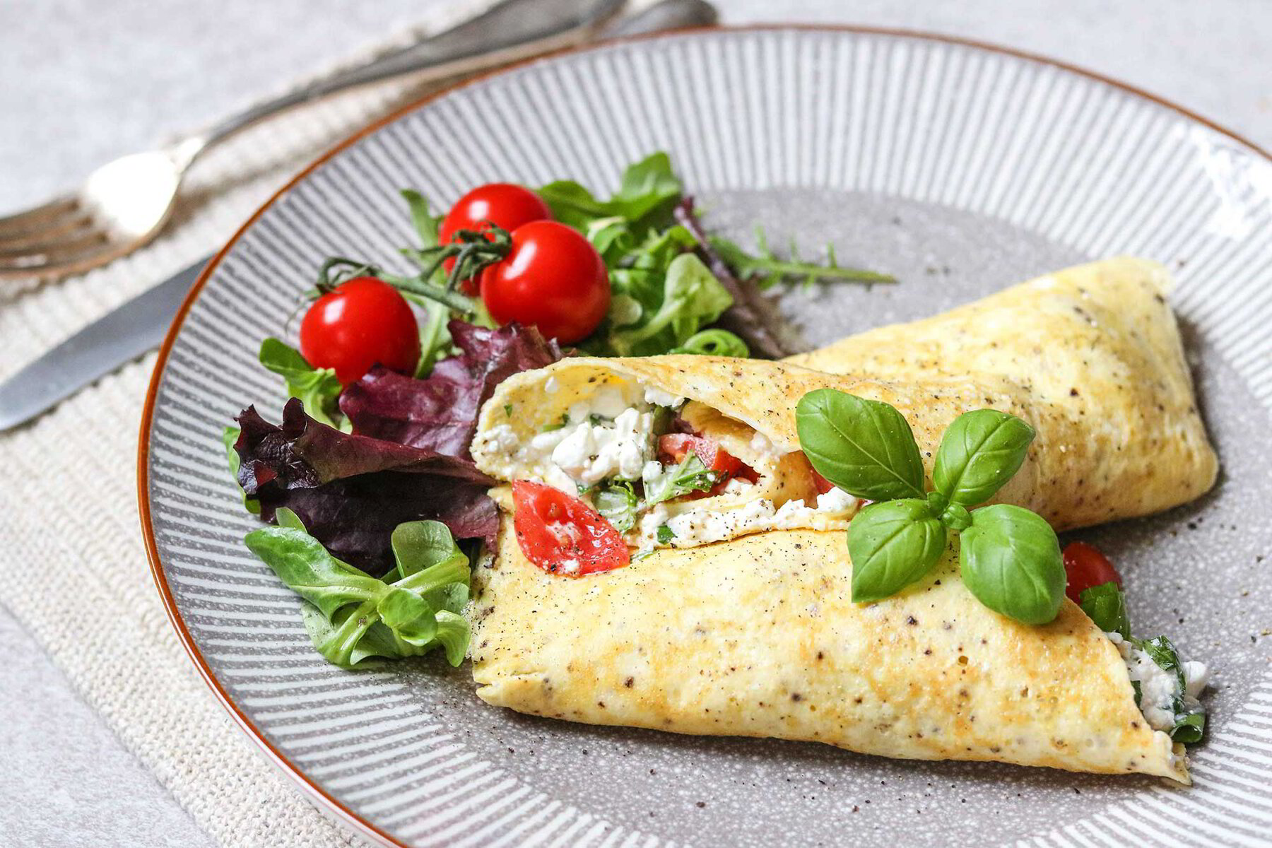 Omelet with Cottage Cheese & Basil