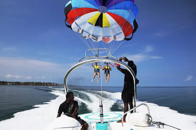 parasailing fiji behind boat