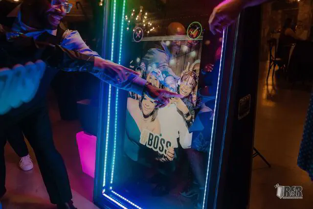 Mirror Photo Booth Rental San Antonio Texas | R&R Photobooth Rental