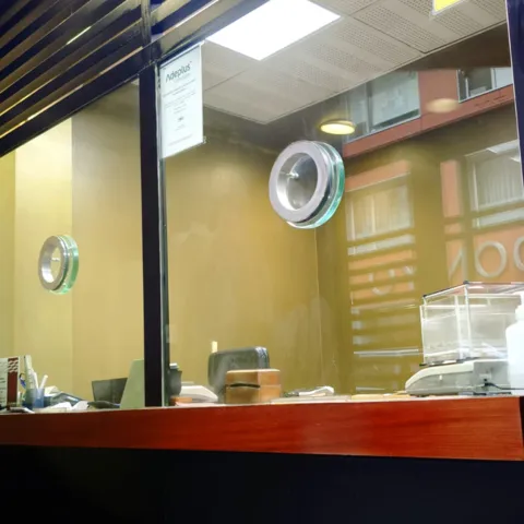 Compra con nosotros - Asesoramiento personalizado, certificados LBMA, entrega segura