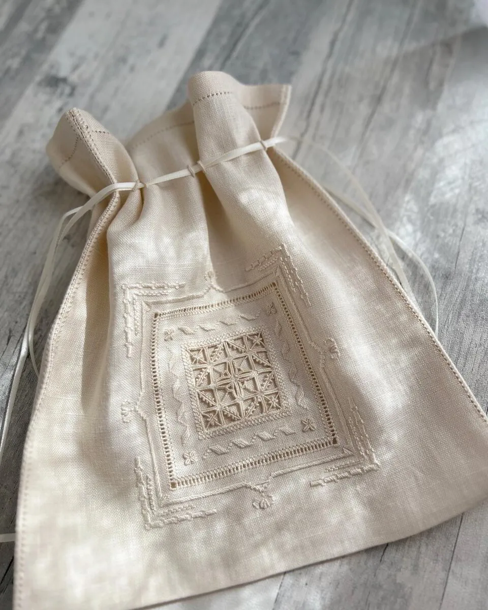 イタリア 刺繍 技法書「Corso completo di ricamo」 本・雑誌・漫画