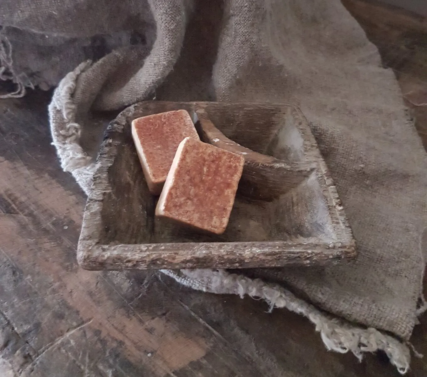 Set Oud houten bakje + 2x Amberblokjes